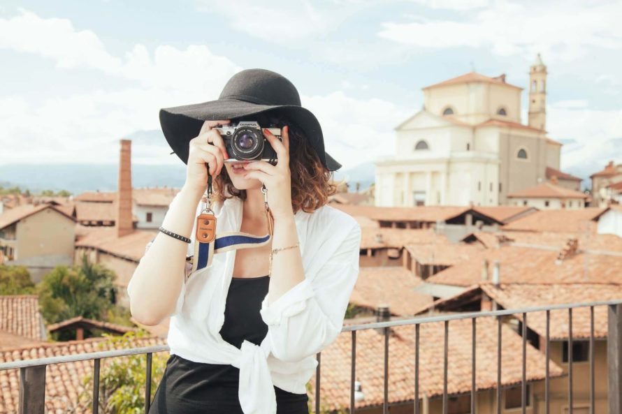 Influencer Influencer macht ein Foto